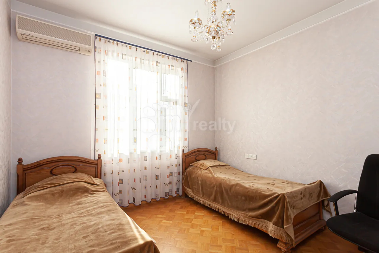 4 bedroom apartment for sale Khanjyan St, Center Yerevan, 160377