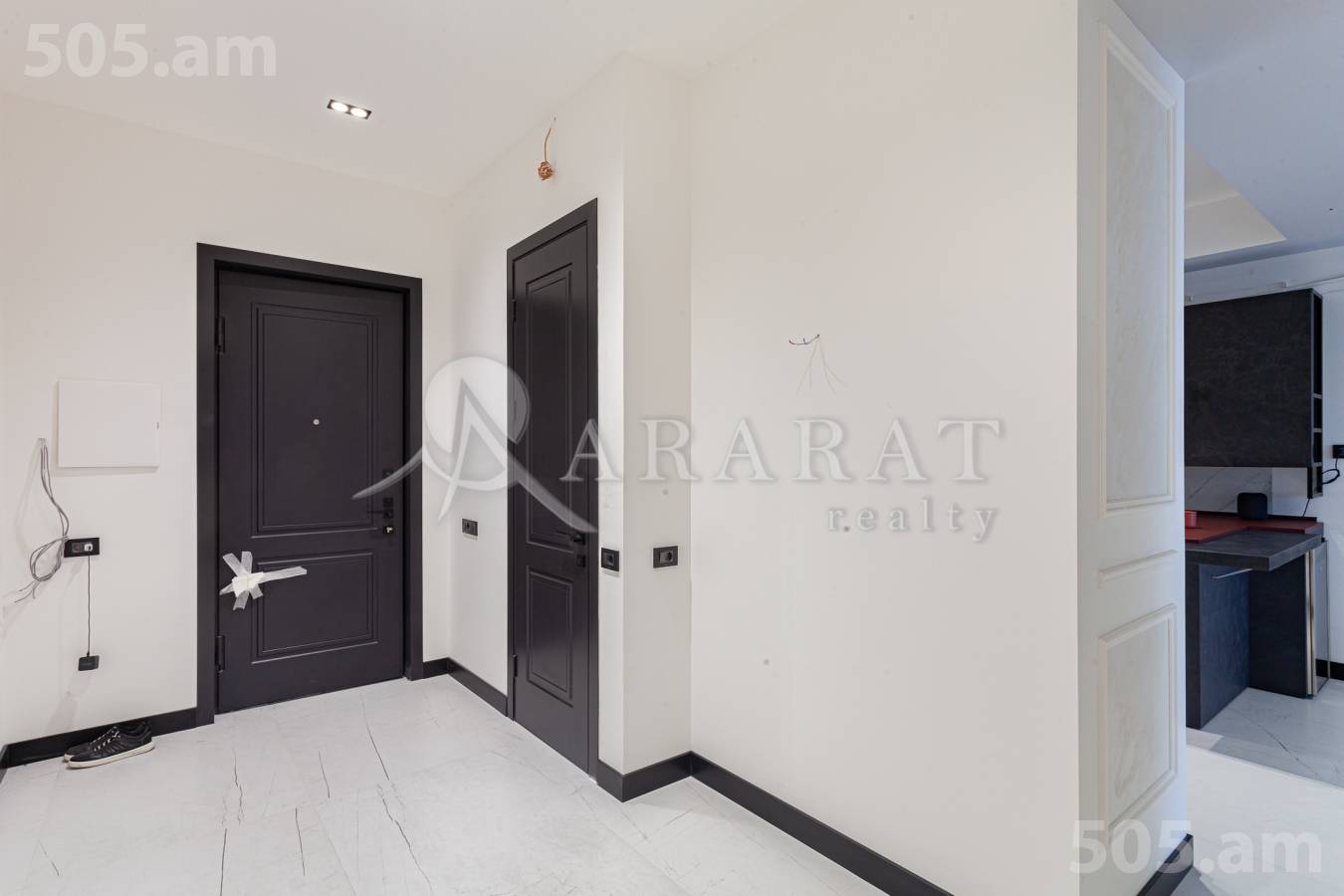 Купить 3 комнатную квартиру Паронян ул, Центр Ереван, 135006