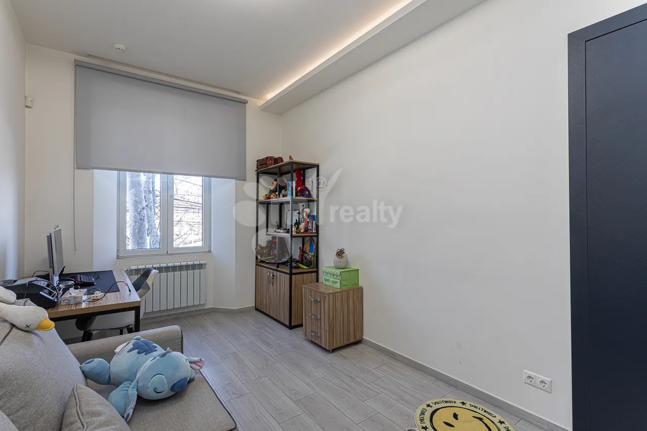 3 bedroom apartment for sale Teryan St, Center Yerevan, 160084