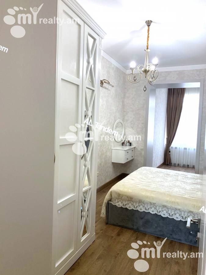 Купить 3 комнатную квартиру Вардананц ул, Центр Ереван, 143105