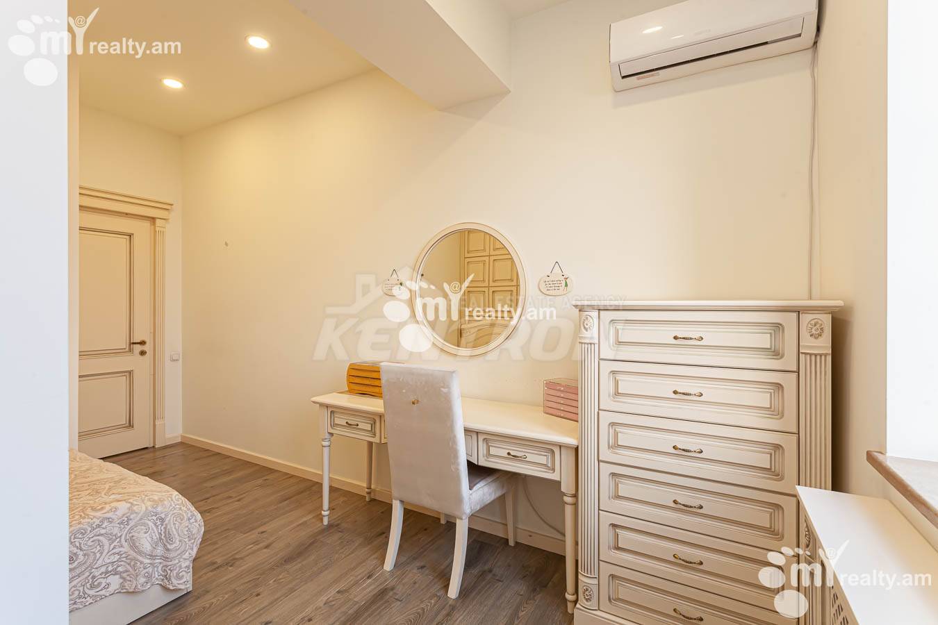 4 սենյականոց բնակարան  Լեռ. Կամսարի փող, Կենտրոն Երևան, 153801