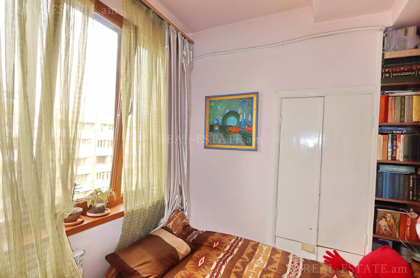 3 bedroom apartment for sale Saryan St, Center Yerevan, 136445