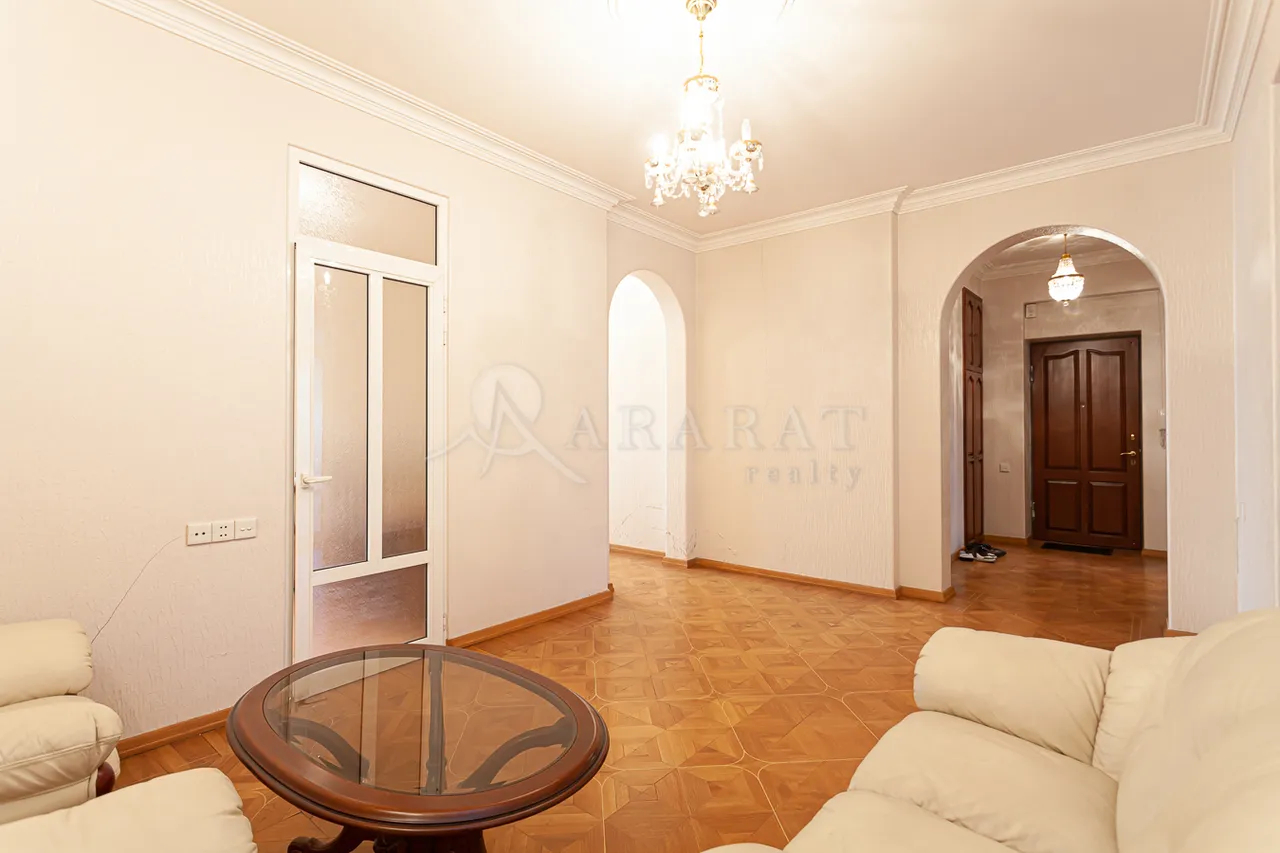 4 bedroom apartment for sale خیابان خانجیان, مرکز شهر ایروان, 161921