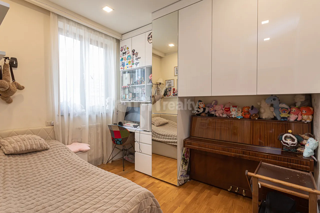 4 bedroom apartment for sale Mashtots Ave, Center Yerevan, 159618