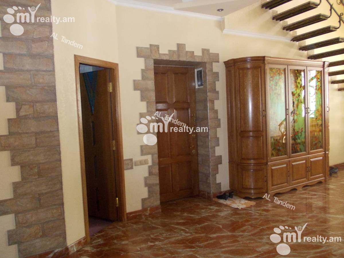 5 bedroom apartment for rent Deghatan St, Center Yerevan, 122413