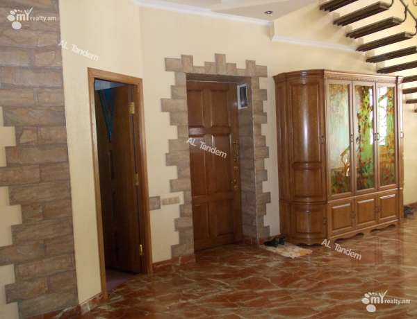 varcov-bnakaran-norakaruycum/5-senyakanoc/Deghatan+St/Center/Yerevan