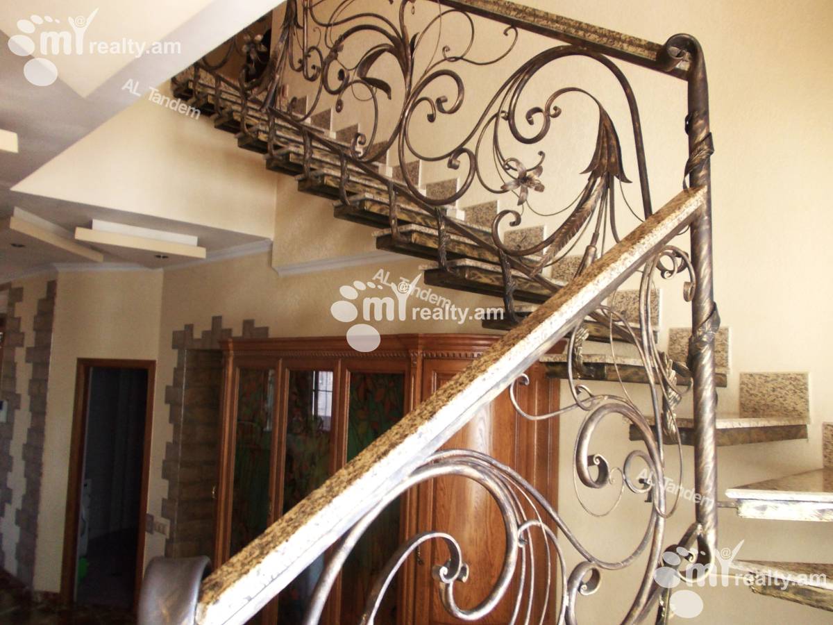 5 bedroom apartment for rent Deghatan St, Center Yerevan, 122413