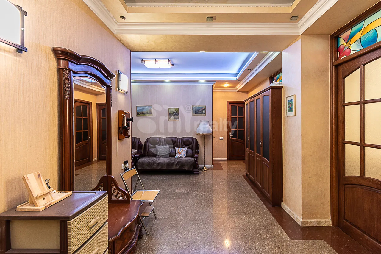 4 bedroom apartment for sale خیابان هین اِرِوانتسی, مرکز شهر ایروان, 159857