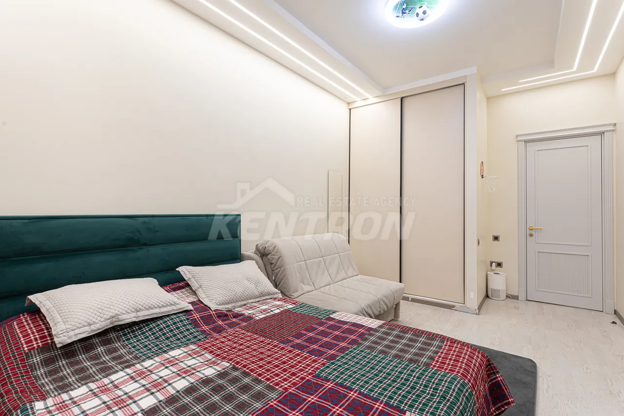 Купить 3 комнатную квартиру Бузанд ул, Центр Ереван, 159658