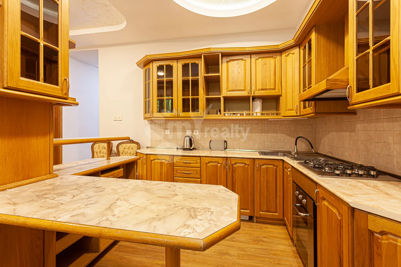 3 bedroom apartment for rent Abovyan St, Center Yerevan, 160742