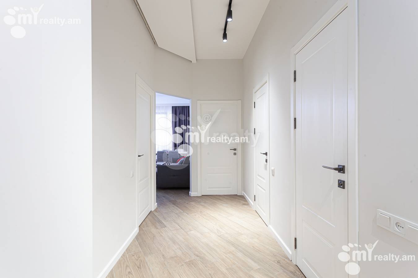 3 bedroom apartment for sale خیابان آدونس, عربگیر ایروان, 156386