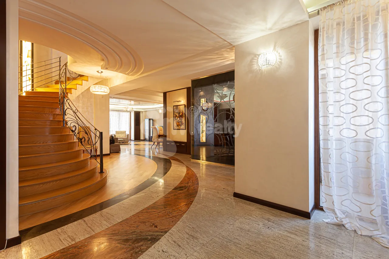 5 bedroom apartment for sale A. Avetisyan St, Arabkir Yerevan, 161825