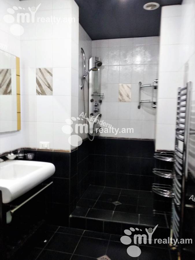 Купить 4 комнатную квартиру Саят-Нова пр, Центр Ереван, 125725