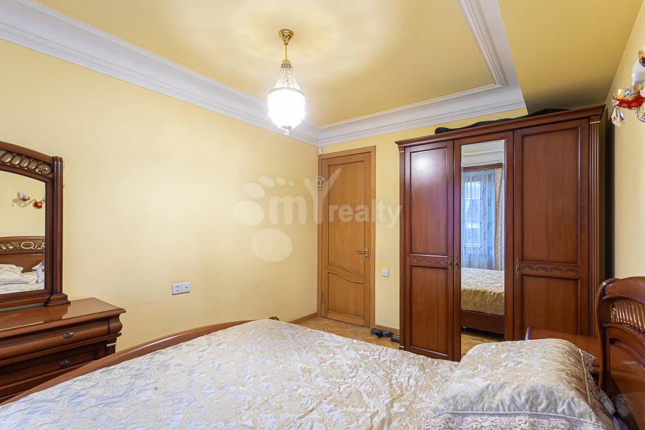 3 bedroom apartment for sale Hanrapetutyan St, Center Yerevan, 159749