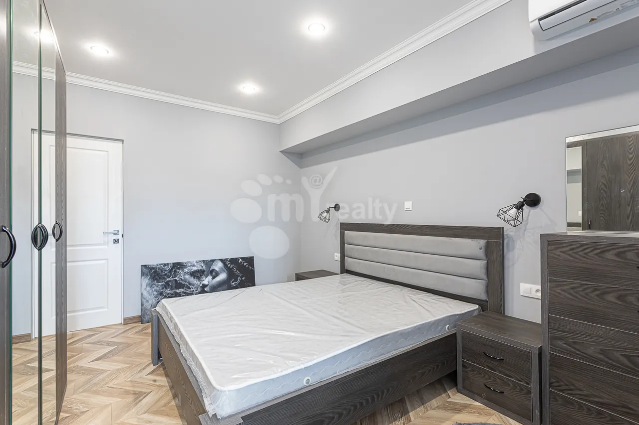 3 bedroom apartment for rent Saryan St, Center Yerevan, 161926