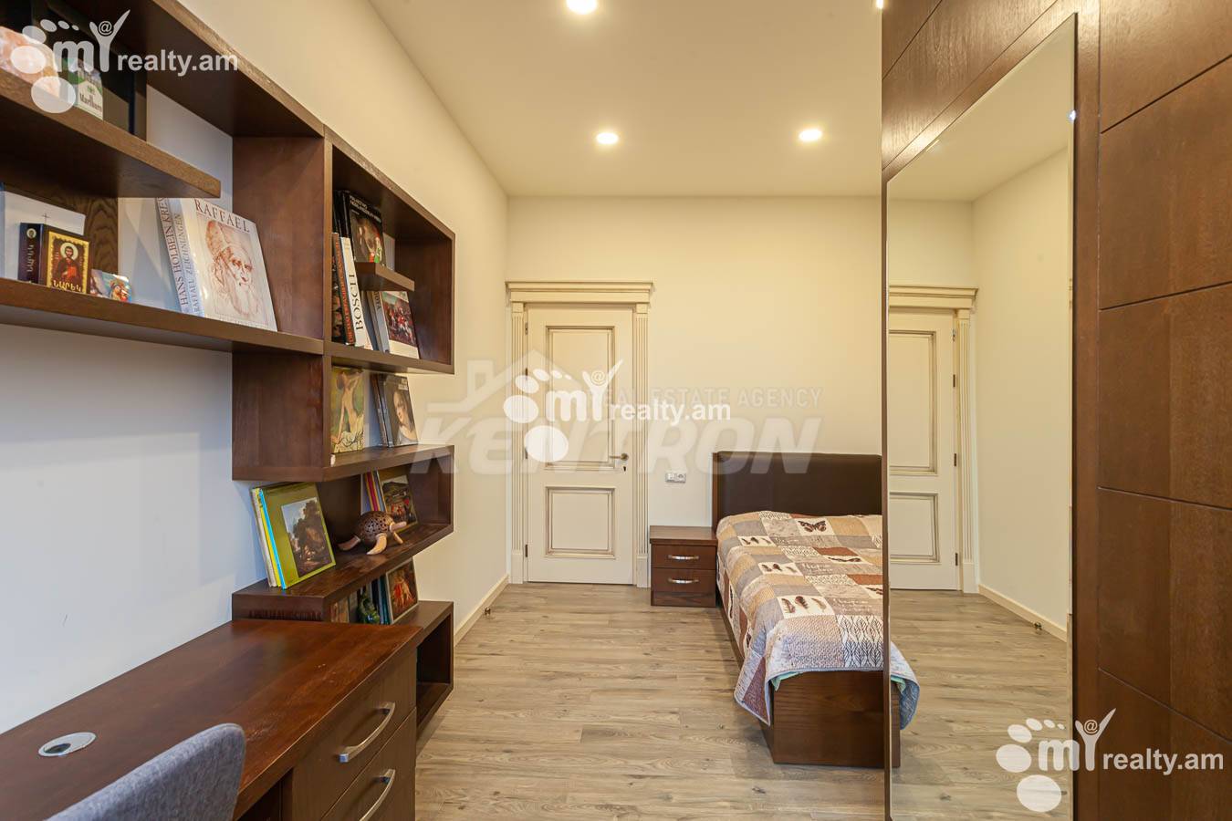 4 սենյականոց բնակարան  Լեռ. Կամսարի փող, Կենտրոն Երևան, 153801