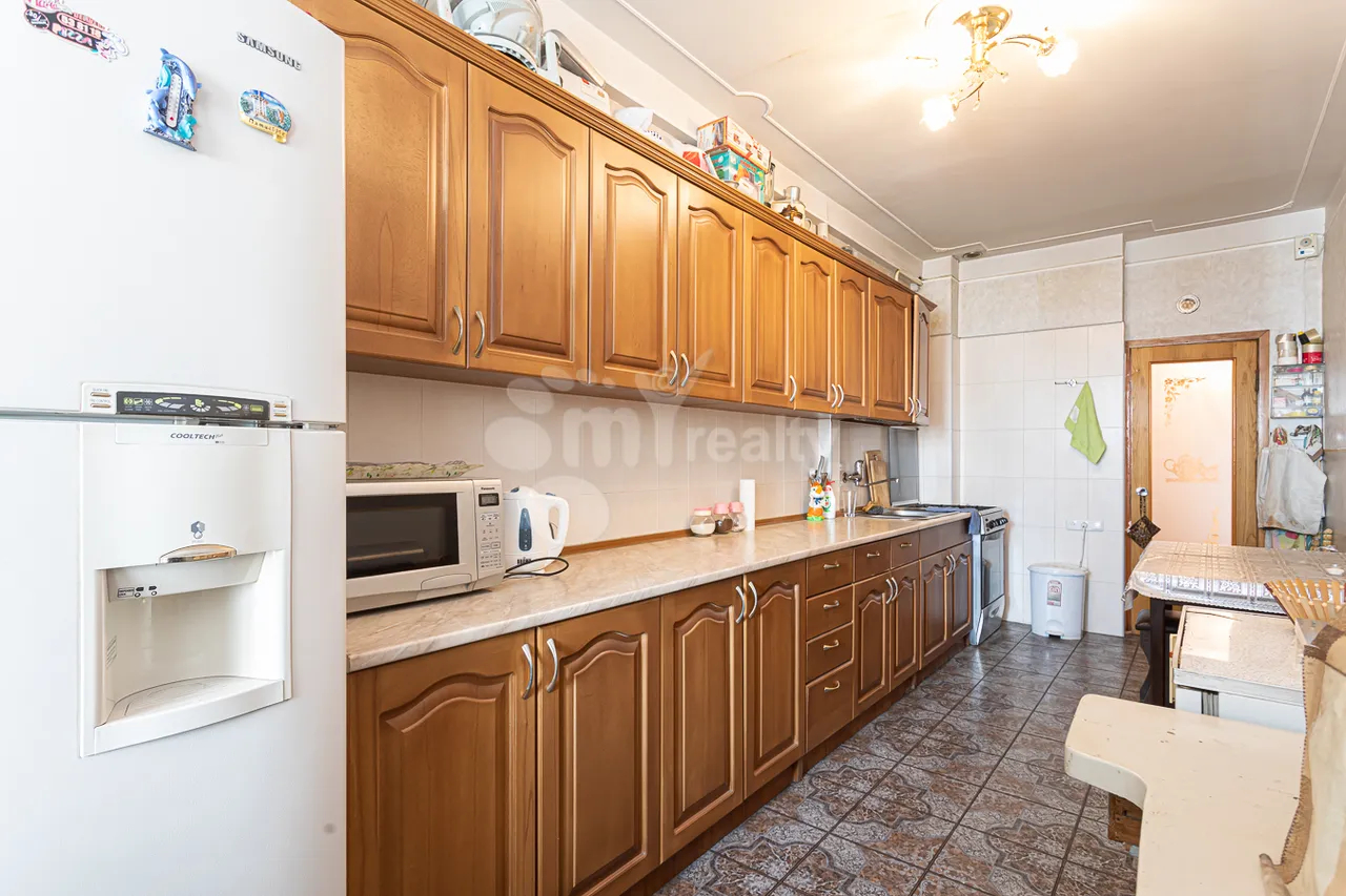 3 bedroom apartment for sale خیابان واهر. پاپازیان, عربگیر ایروان, 157437