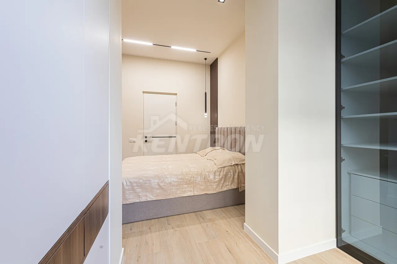 3 սենյականոց բնակարան վարձով Ամիրյան փող, Կենտրոն Երևան, 158916