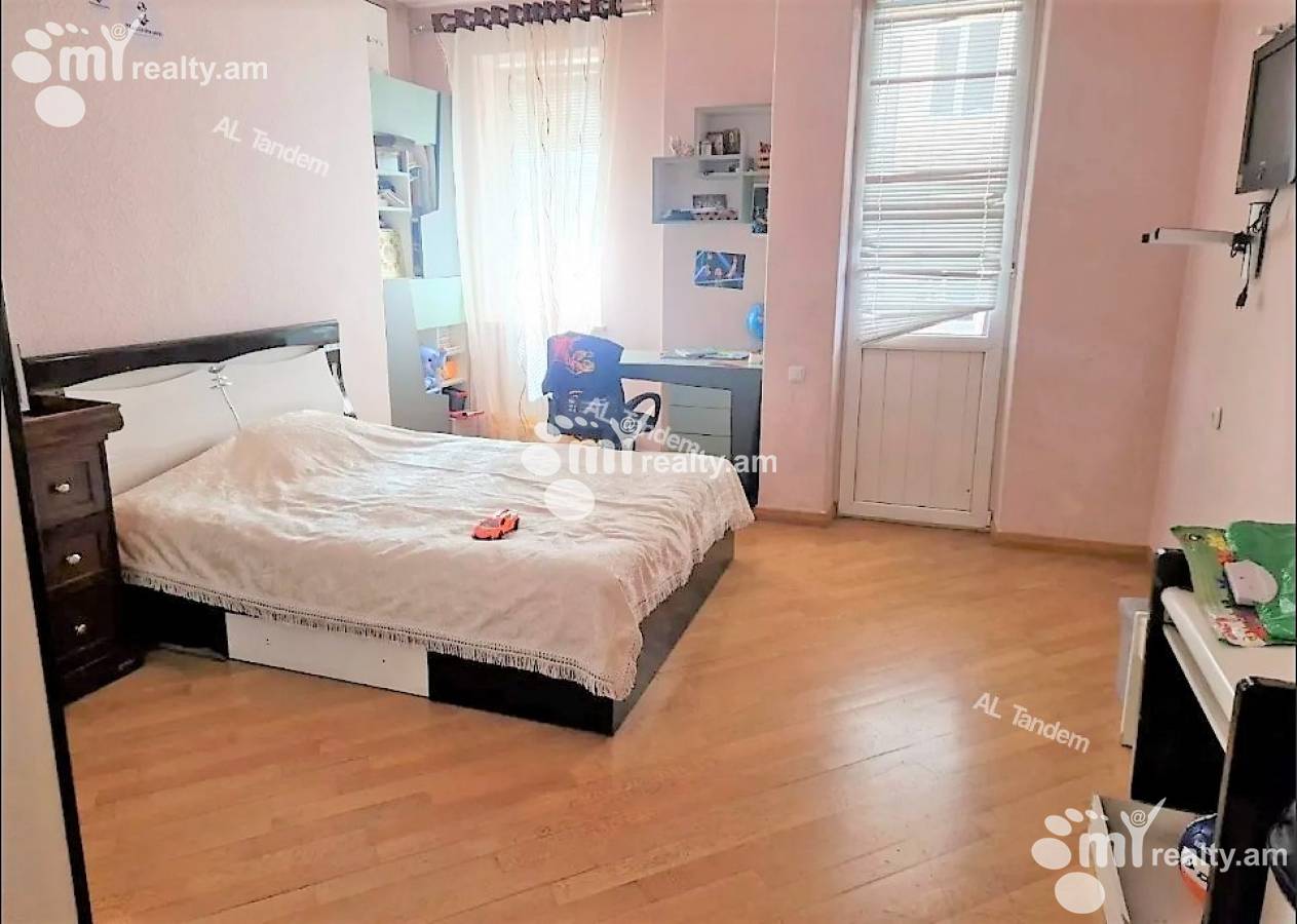 4 bedroom apartment for sale خیابان پوشکین, مرکز شهر ایروان, 140351