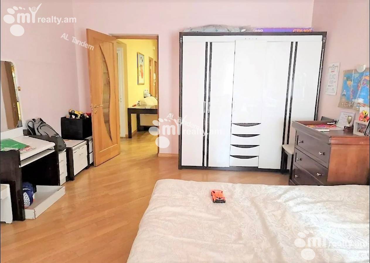 4 bedroom apartment for sale خیابان پوشکین, مرکز شهر ایروان, 140351