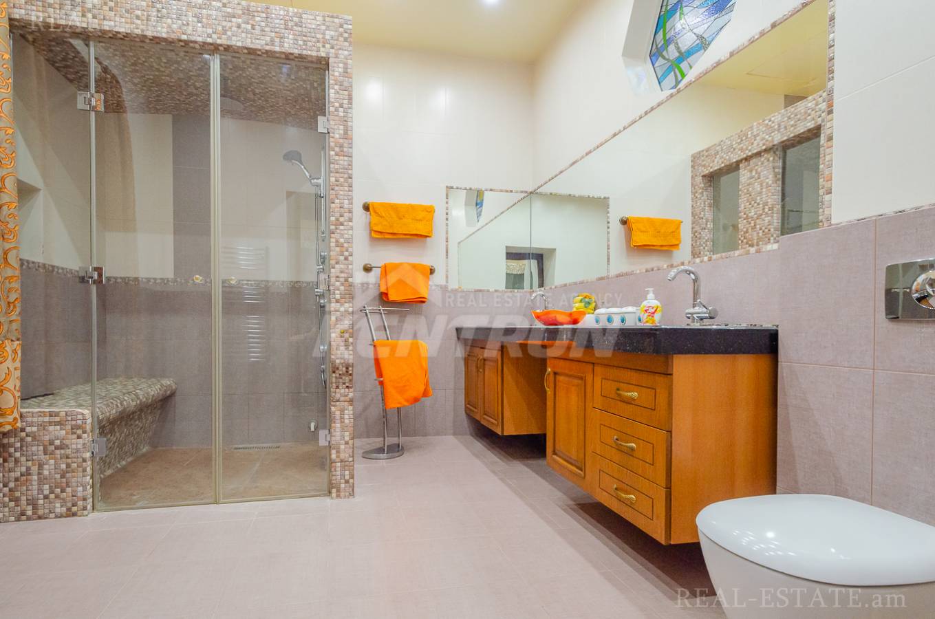 4 bedroom apartment for sale rue d'Abovyan, Center Yerevan, 137151