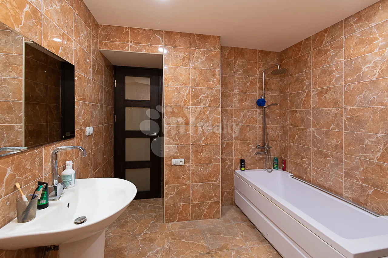 3 bedroom apartment for rent Tsitsernakaberd Highway, Center Yerevan, 159492