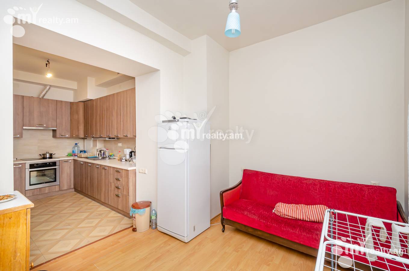 3 սենյականոց բնակարան  Մաշտոցի պող, Կենտրոն Երևան, 152176