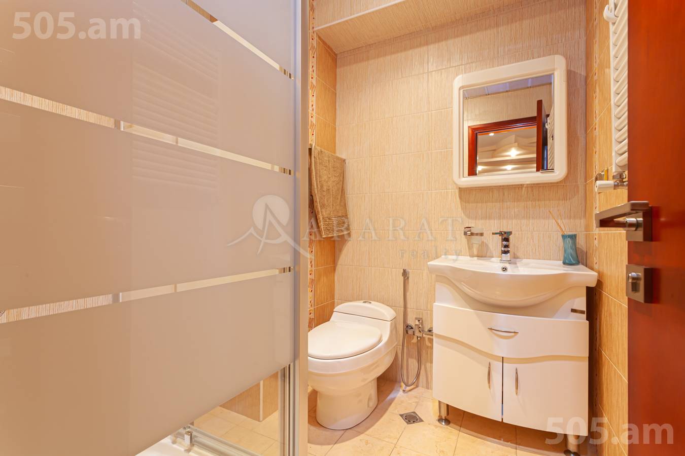 Купить 5 комнатную квартиру Антараин ул, Центр Ереван, 149077