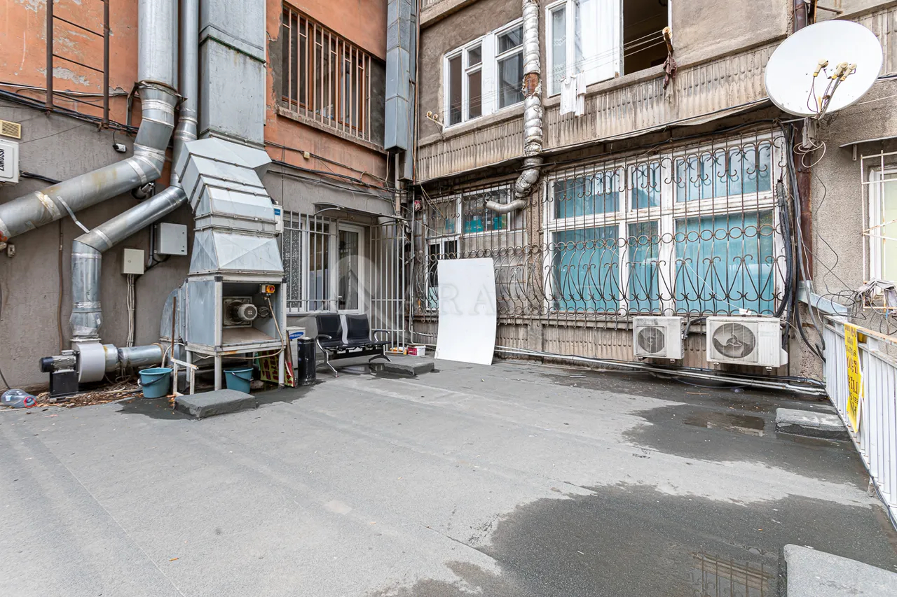 Commercial property for sale Mashtots Ave, Center Yerevan, 157989