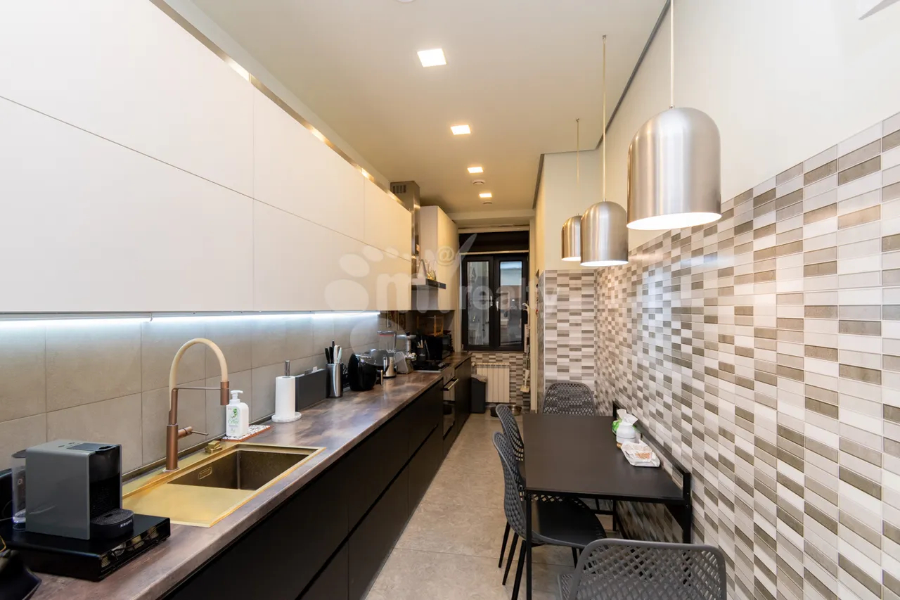 3 bedroom apartment for sale Baghramyan Ave (Kentron), Center Yerevan, 158738