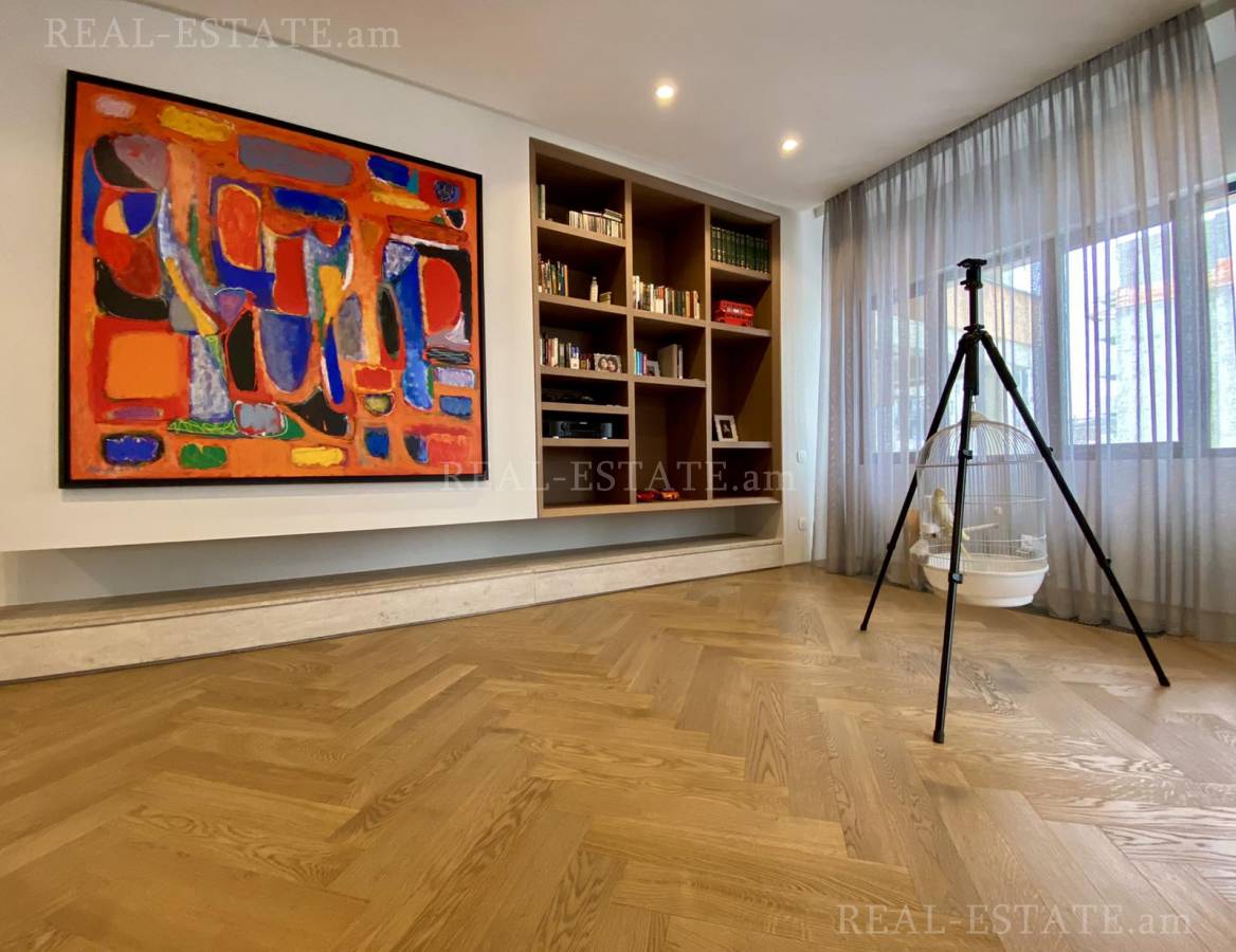 Купить 4 комнатную квартиру Антараин ул, Центр Ереван, 107579