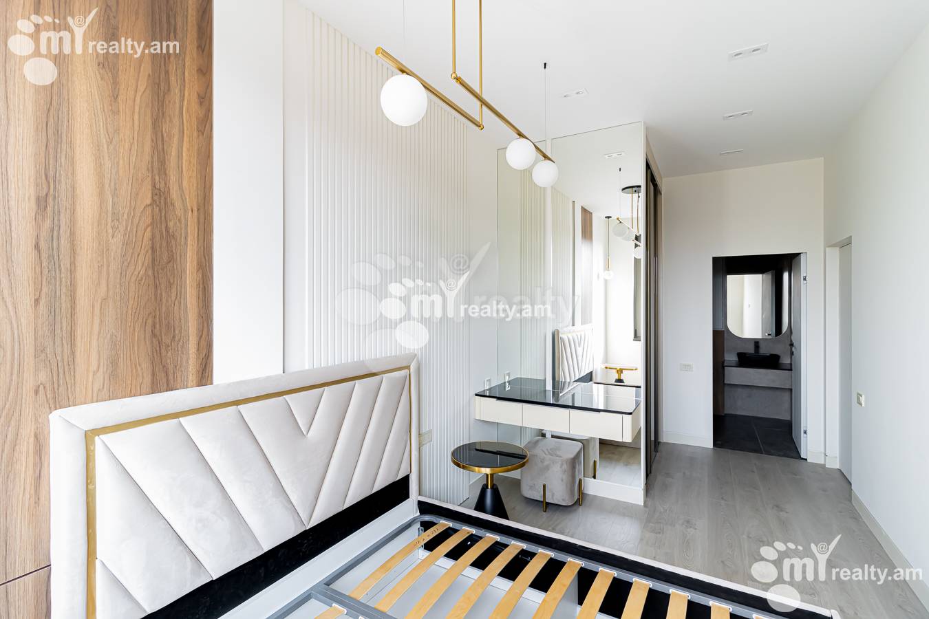 3 սենյականոց բնակարան  Բուզանդի փող, Կենտրոն Երևան, 154552