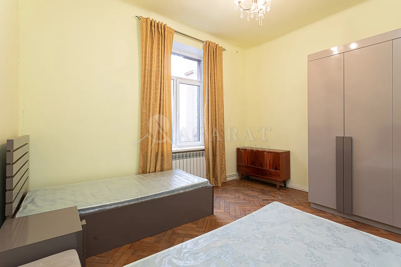 3 bedroom apartment for sale Charents St, Center Yerevan, 157411
