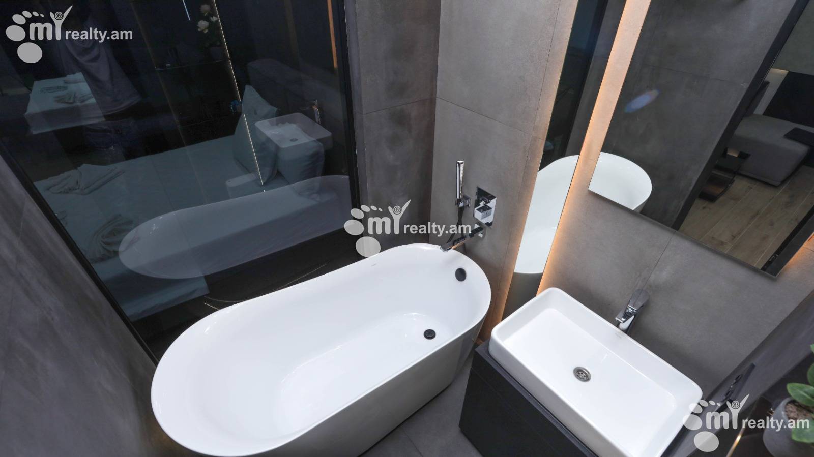 Купить 3 комнатную квартиру Бузанд ул, Центр Ереван, 145206