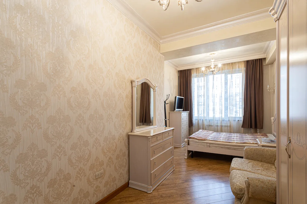 3 սենյականոց բնակարան վարձով Հին երևանցու փող, Կենտրոն Երևան, 159734