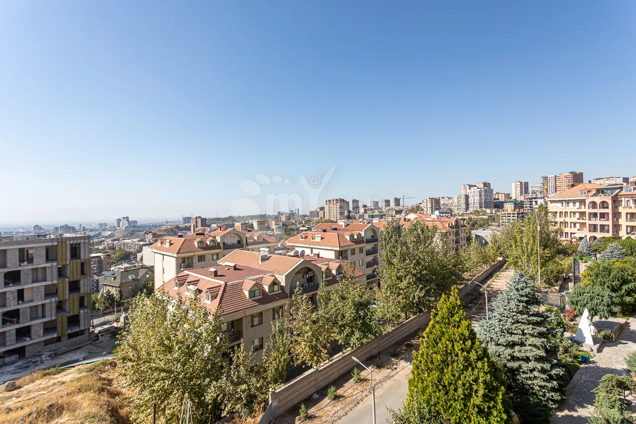 3 bedroom apartment for rent Antarayin St, Center Yerevan, 159001