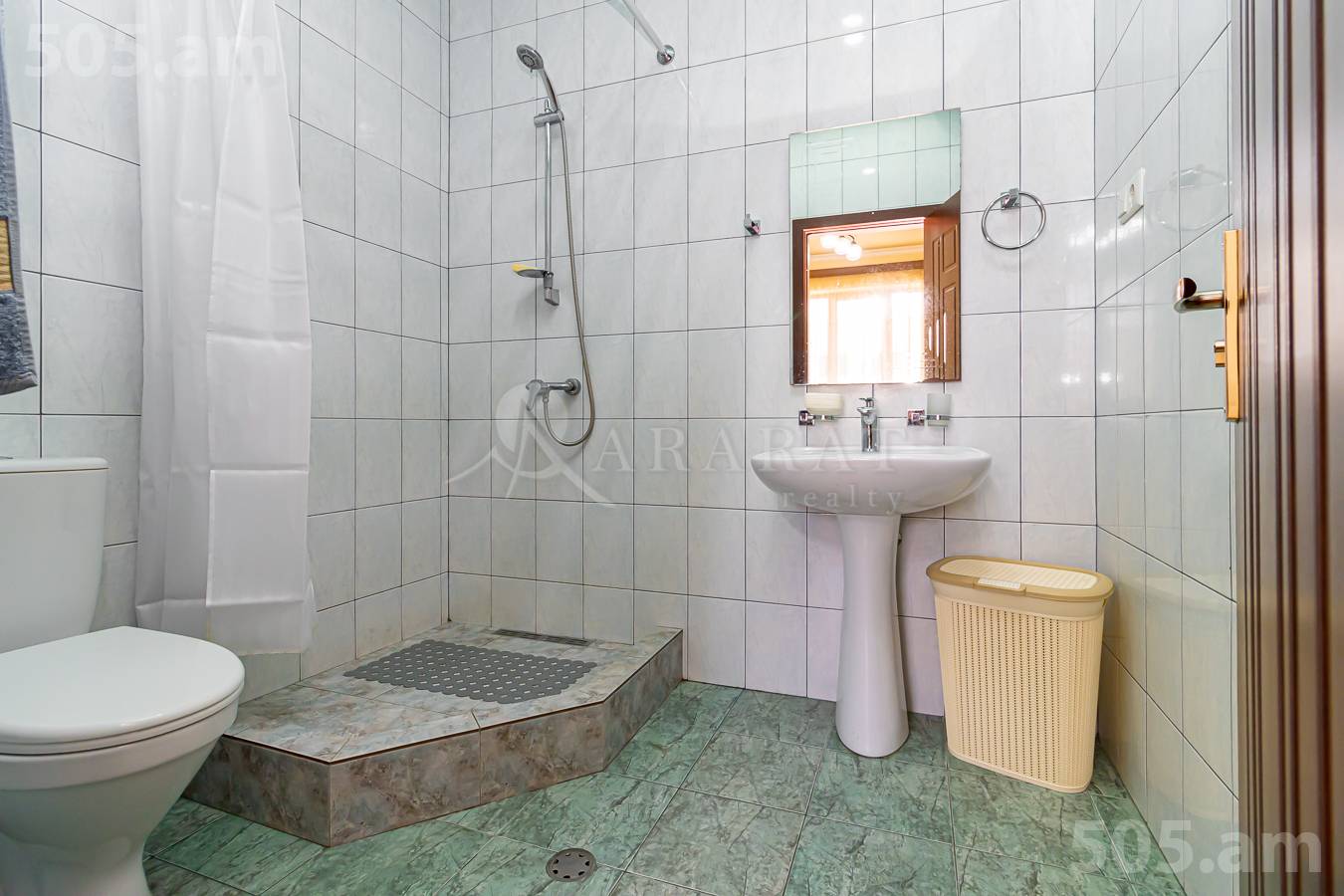 3 սենյականոց բնակարան վարձով Ծարավ Աղբյուրի փող., Ավան Երևան, 150594