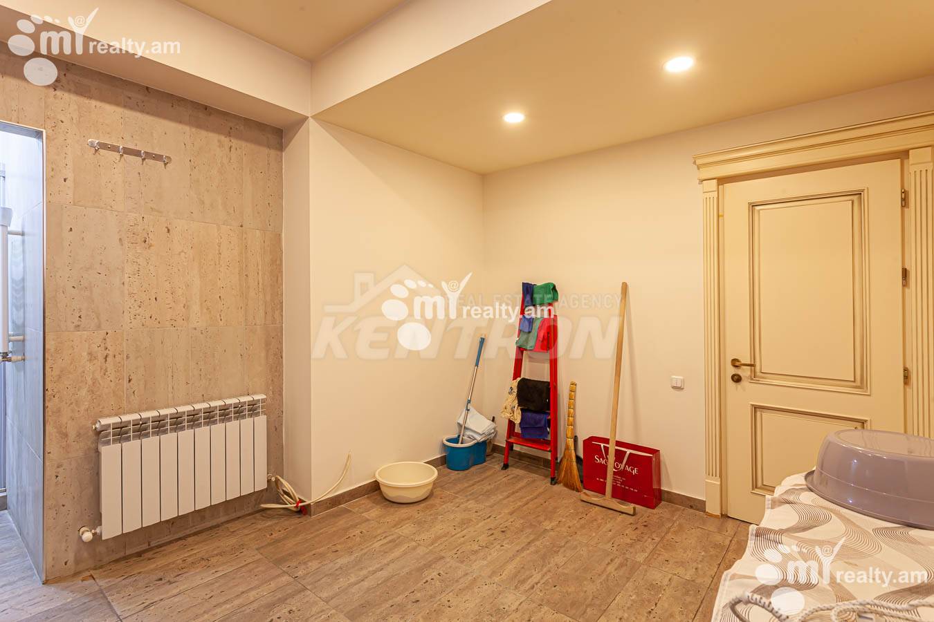 4 սենյականոց բնակարան  Լեռ. Կամսարի փող, Կենտրոն Երևան, 153801