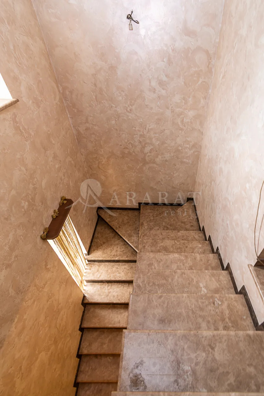 House for sale خیابان مامیکونیانتس, عربگیر ایروان, 161986