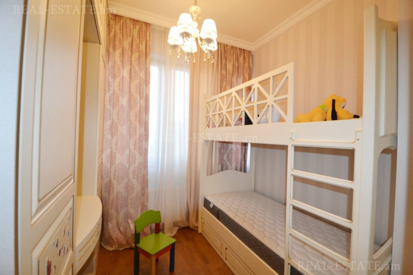 Купить 3 комнатную квартиру Орбели Ехбайрнери ул, Арабкир Ереван, 117321