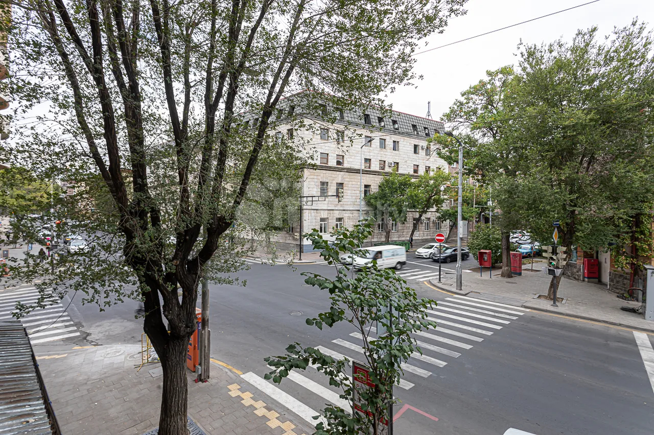 4 bedroom apartment for sale Hanrapetutyan St, Center Yerevan, 159014