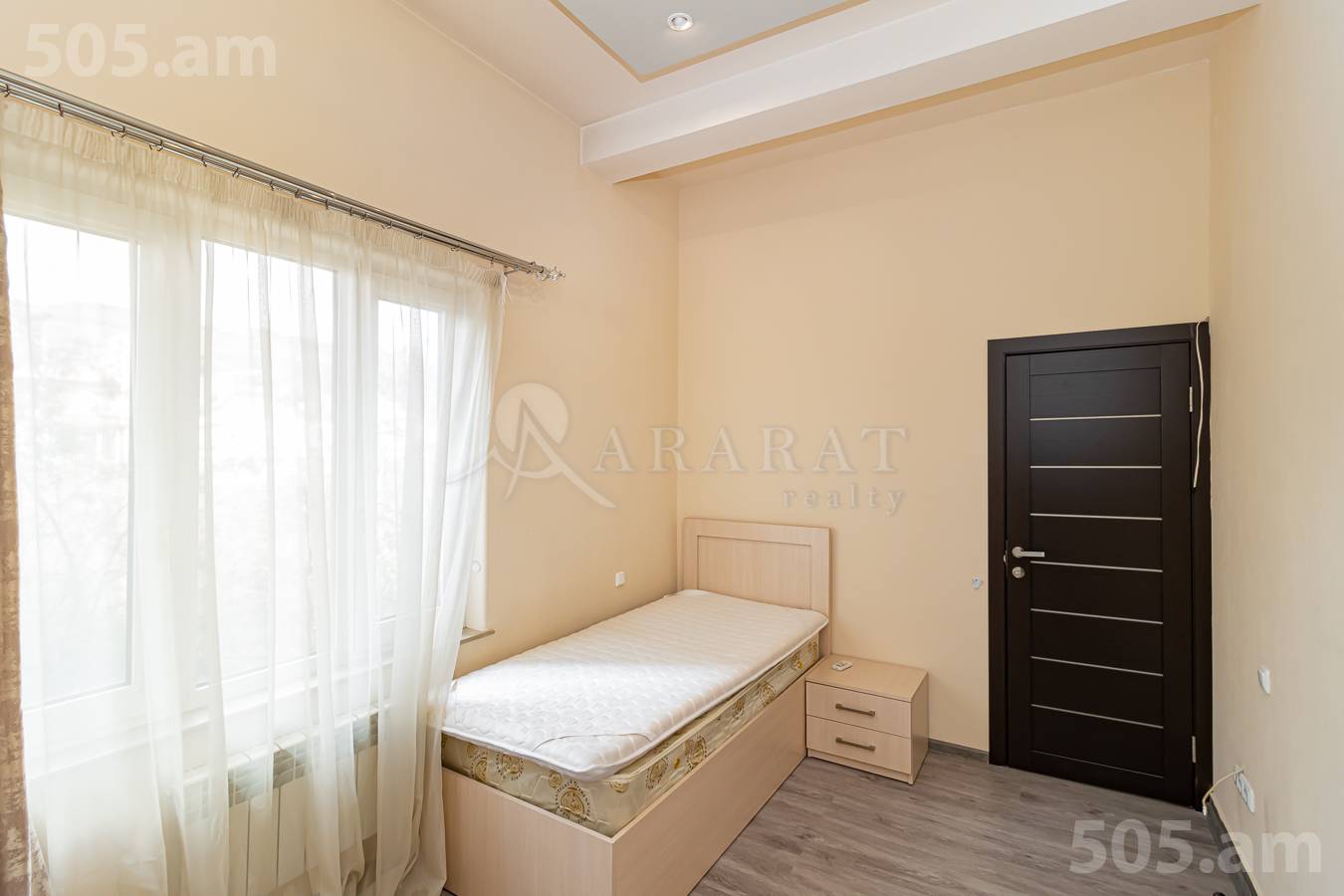 3 սենյականոց բնակարան  Մաշտոցի պող, Կենտրոն Երևան, 147755