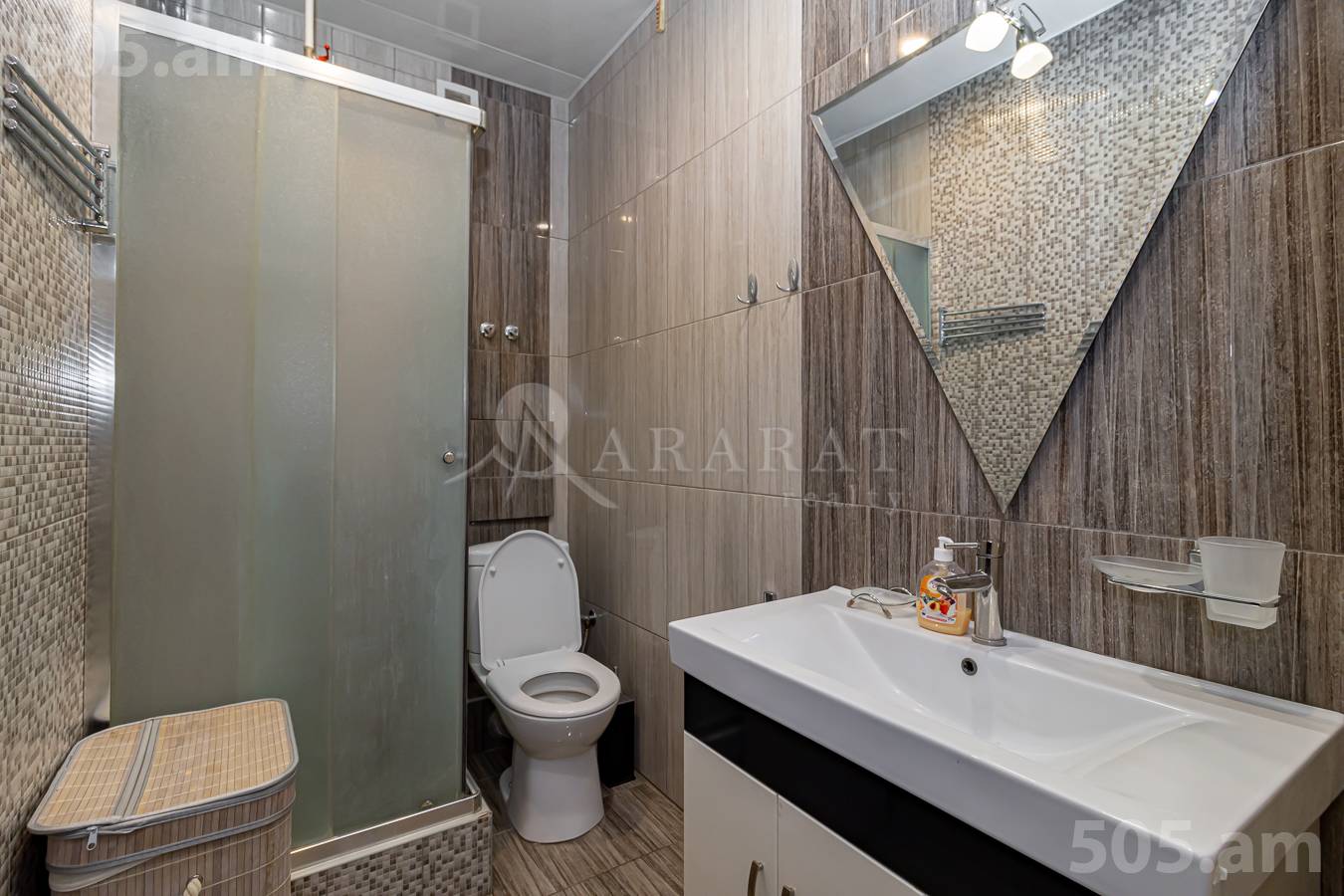 3 սենյականոց բնակարան  Մաշտոցի պող, Կենտրոն Երևան, 147755