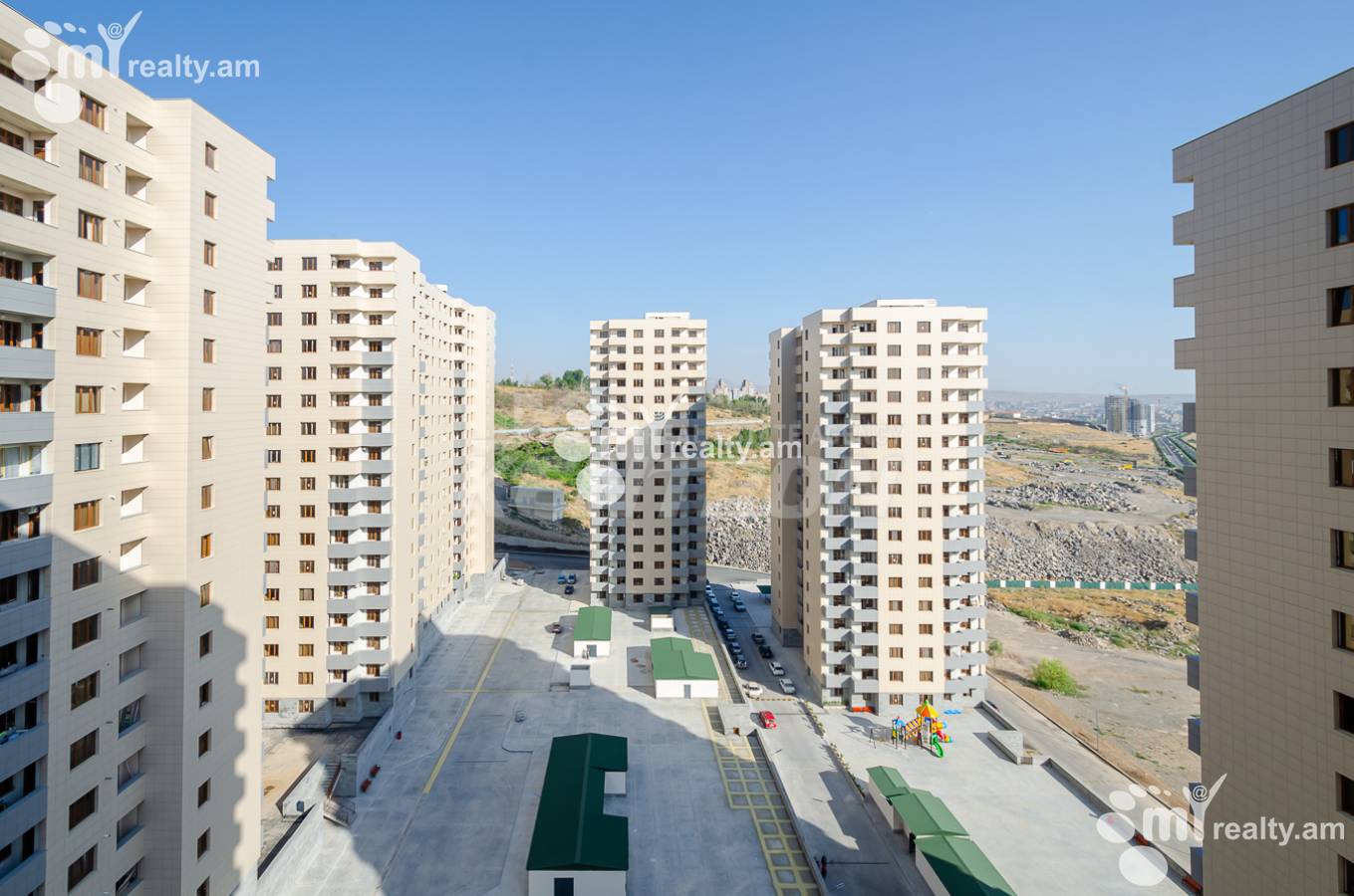 4 սենյականոց բնակարան  Մ․ Մելքոնյան փող, Կենտրոն Երևան, 155071