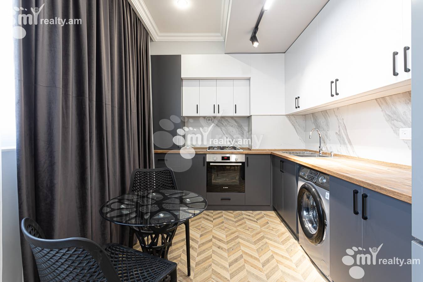 3 սենյականոց բնակարան վարձով Սարյան փող, Կենտրոն Երևան, 156857