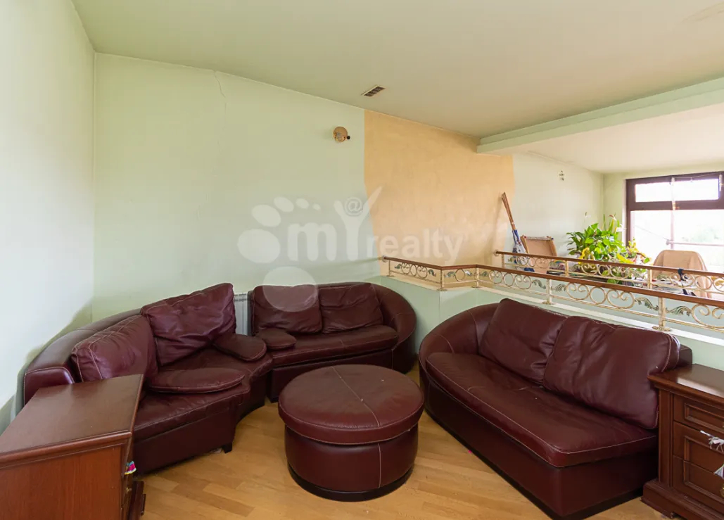 5 bedroom apartment for sale Zakyan St, Center Yerevan, 160371
