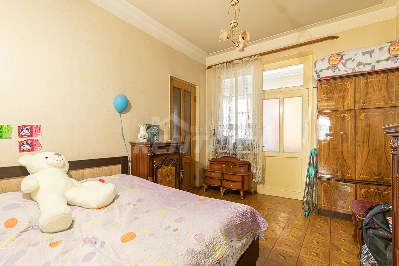 3 bedroom apartment for sale Paronyan St, Center Yerevan, 157419