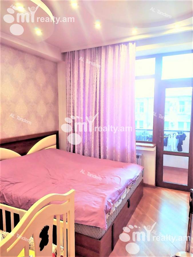 3 bedroom apartment for sale Aram St, Center Yerevan, 124279