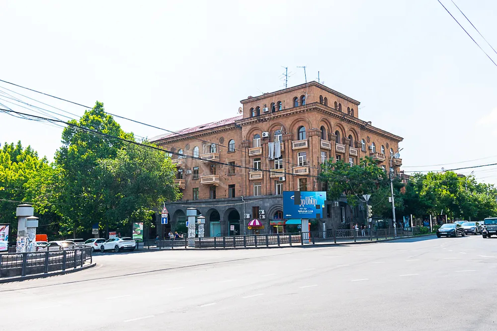 bnakaran/3-senyakanoc/Abovyan+St/Center/Yerevan