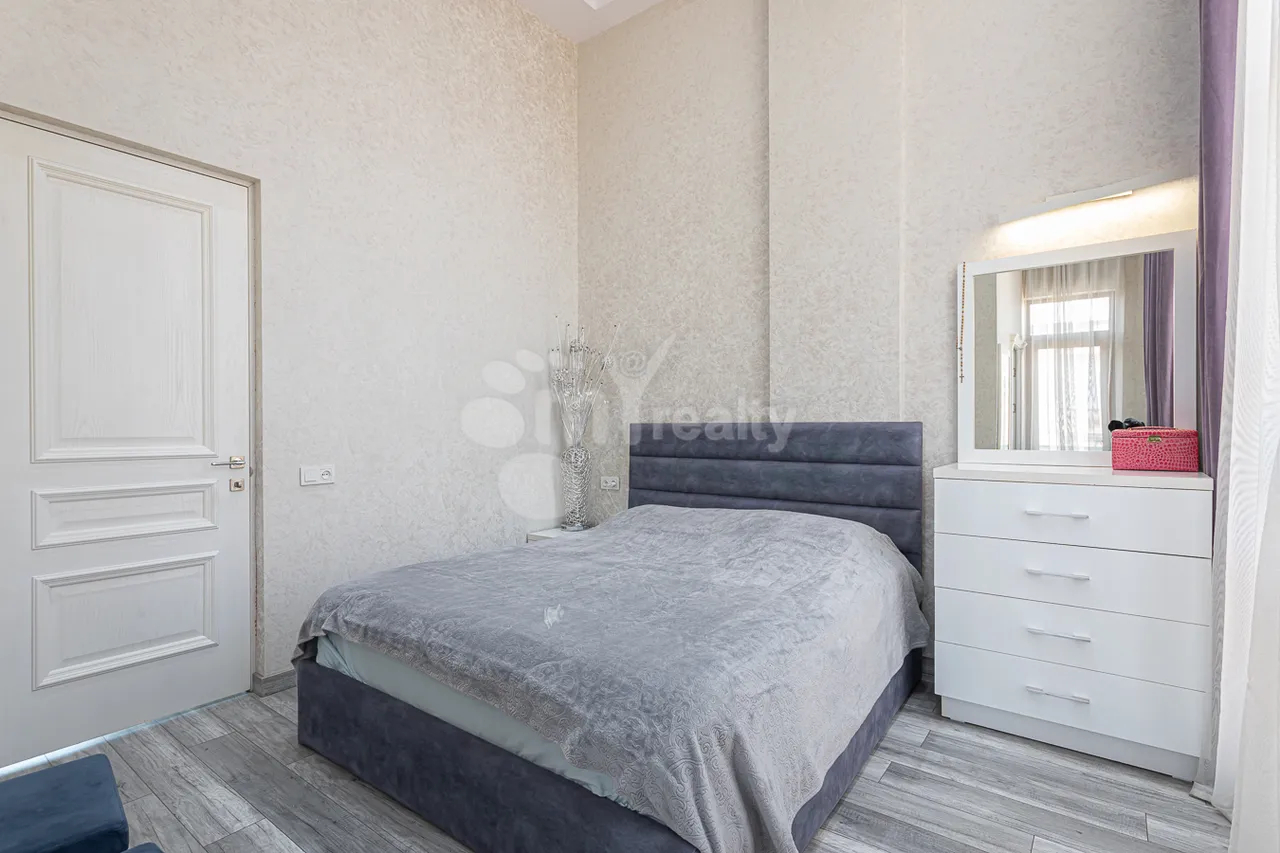 4 bedroom apartment for sale خیابان آدونس, عربگیر ایروان, 159646